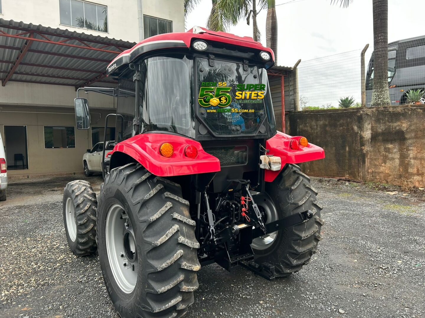 🚜 Trator Mahindra 80 CV Vermelho – Ano 2022 | Excelente Oportunidade!
